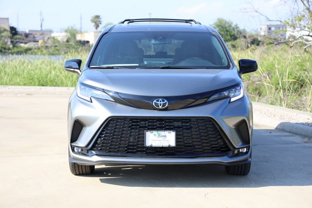 New 2026 Toyota Sienna XSE image 2