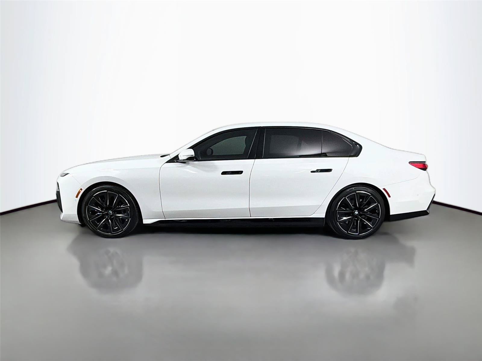 Used 2023 BMW i7 xDrive60 w/ Executive Package 2 AWD/4WD image 8