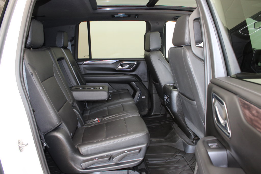 Used 2023 Chevrolet Suburban Z71 w/ Luxury Package AWD/4WD image 10