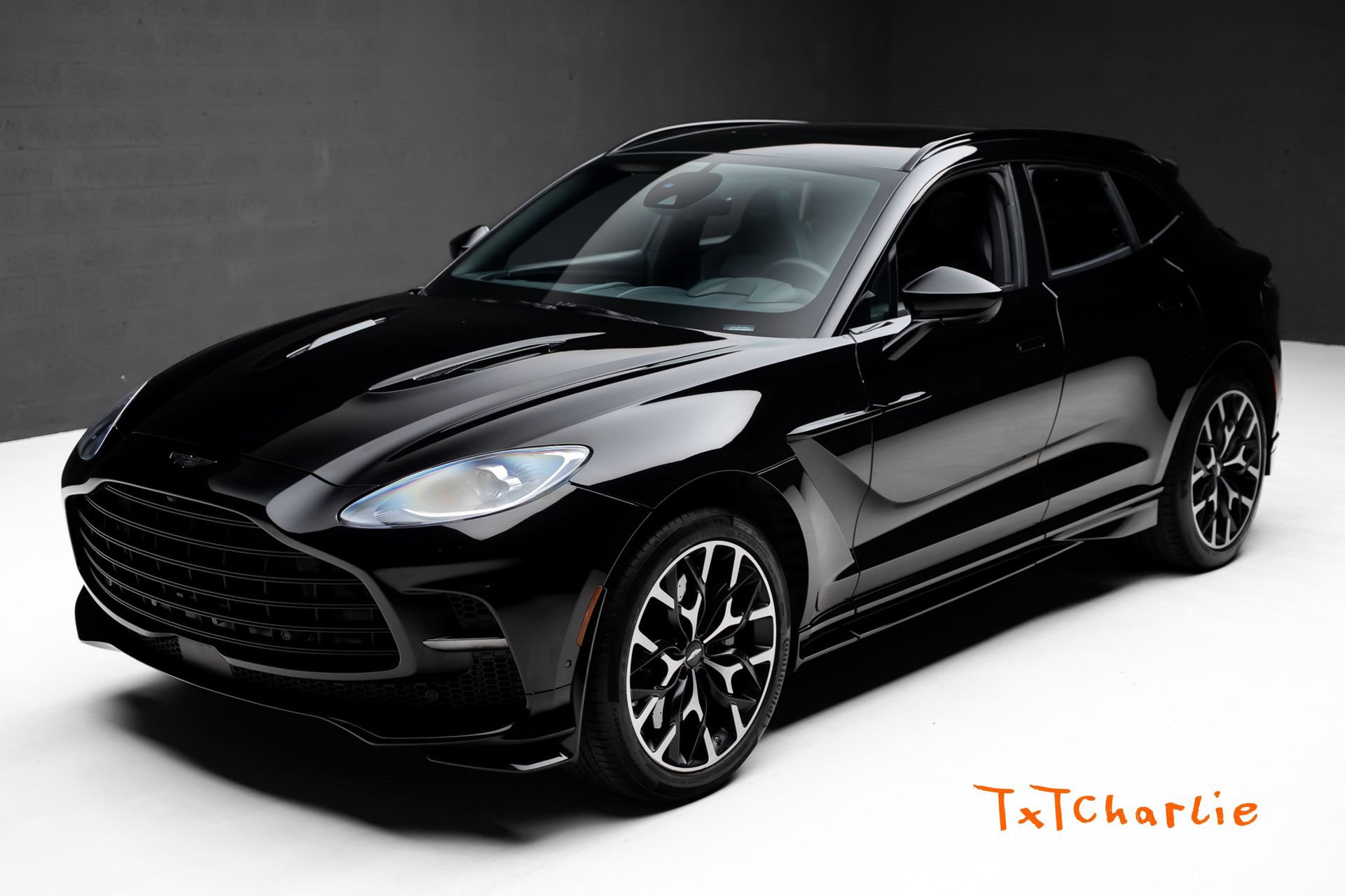 Used 2023 Aston Martin DBX 707 AWD/4WD image 1