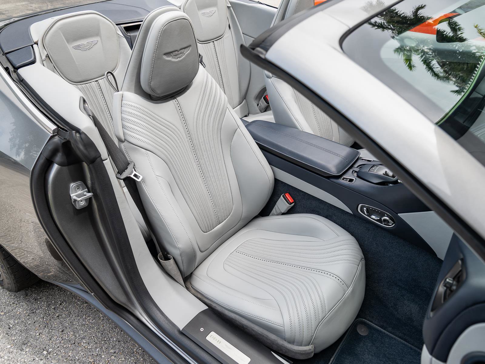 Used 2020 Aston Martin DB11 Volante image 24