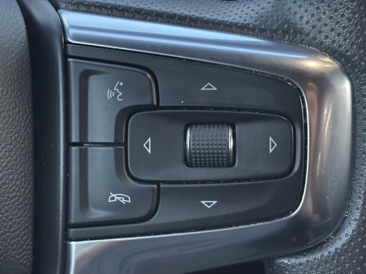 Used 2022 Chevrolet Blazer LT FWD image 13