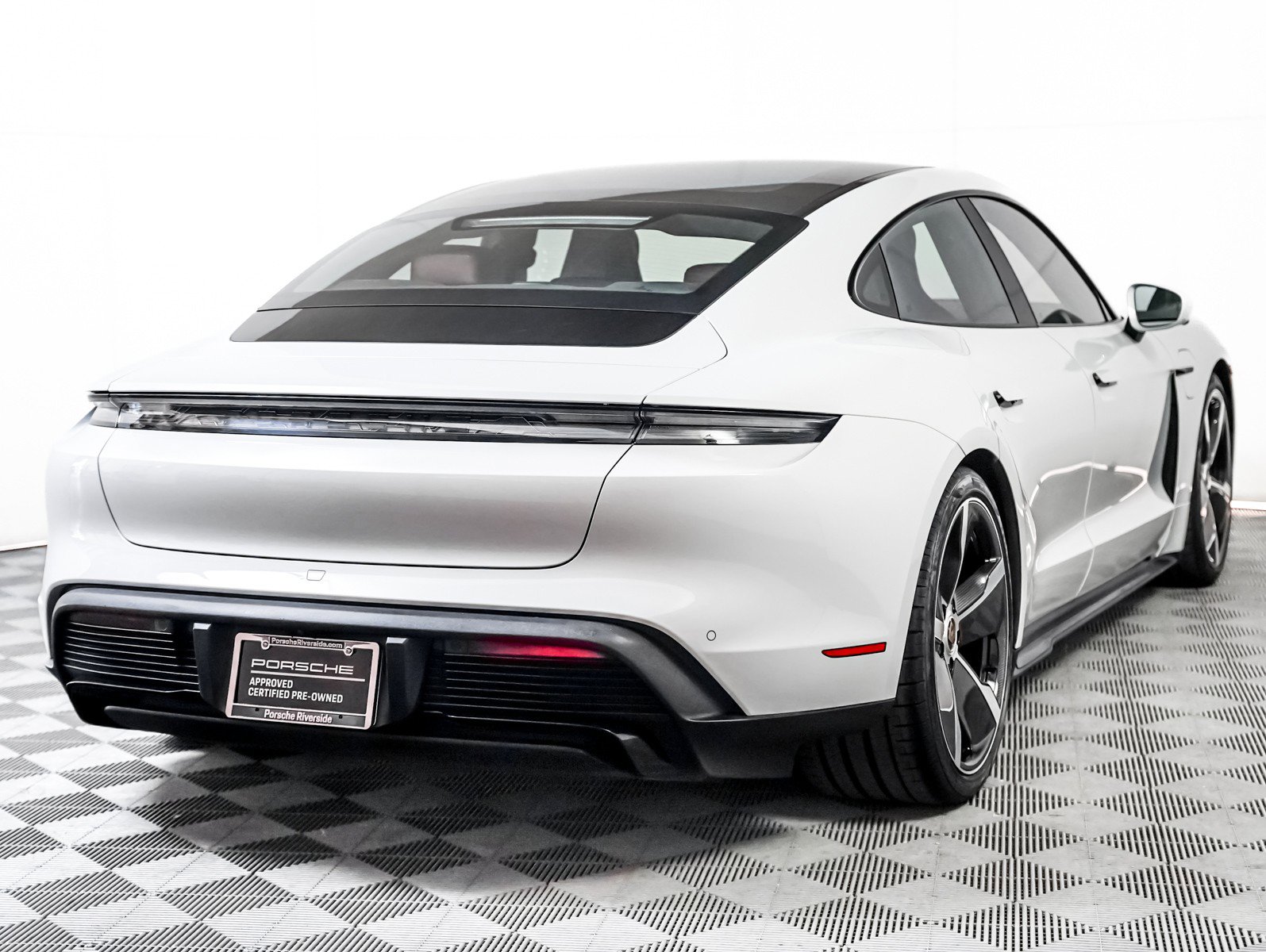 Certified 2022 Porsche Taycan GTS image 11