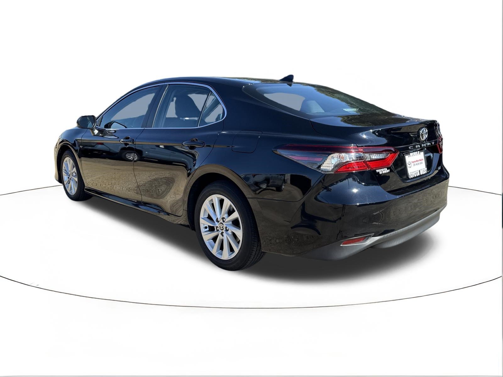 Used 2024 Toyota Camry LE FWD image 5