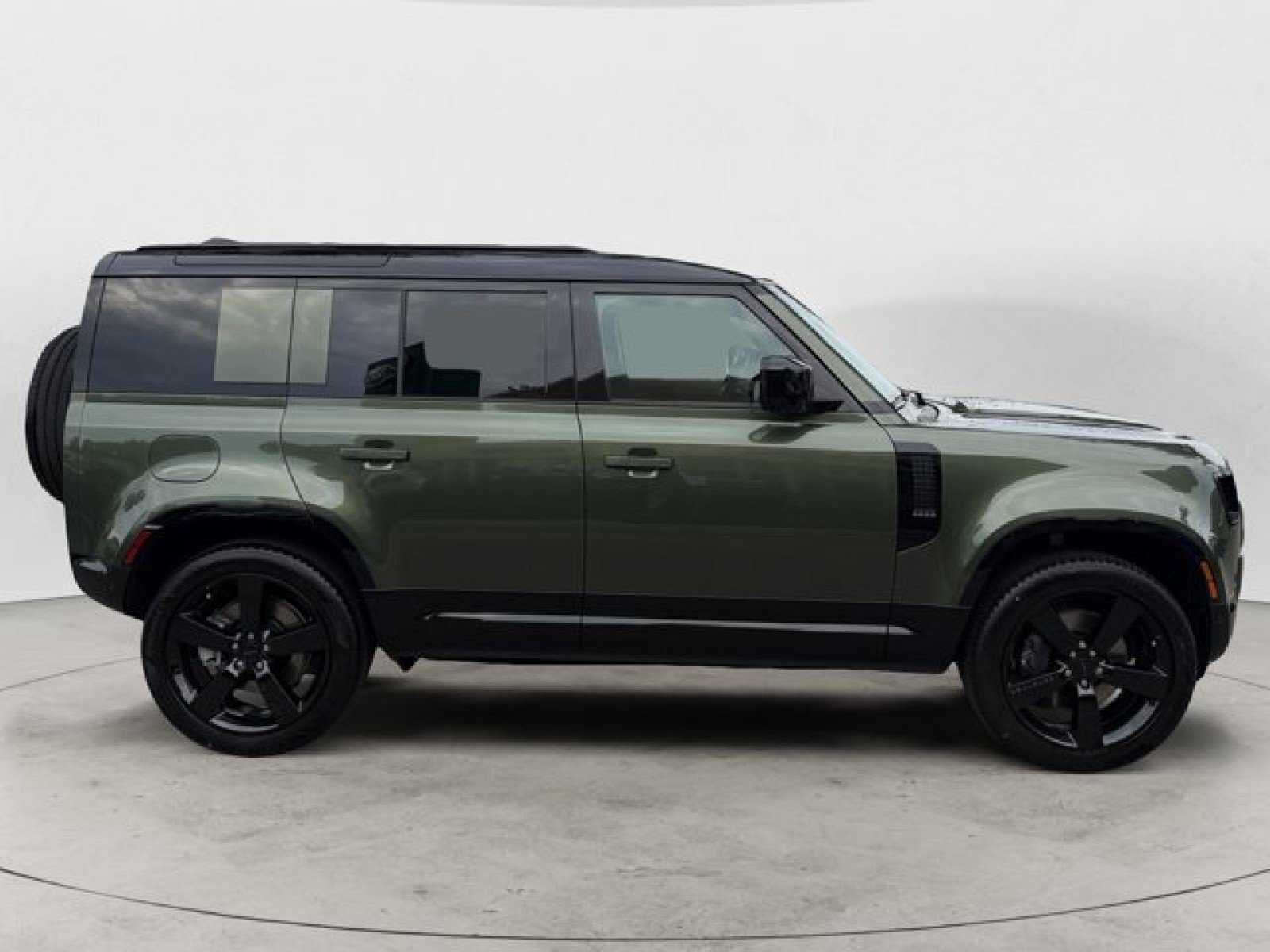 New 2026 Land Rover Defender 110 X-Dynamic SE AWD/4WD image 3