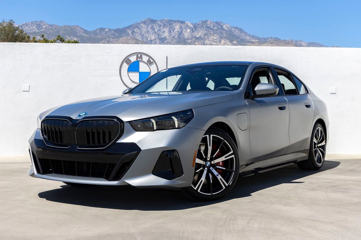 New 2026 BMW 550e xDrive AWD/4WD image 8