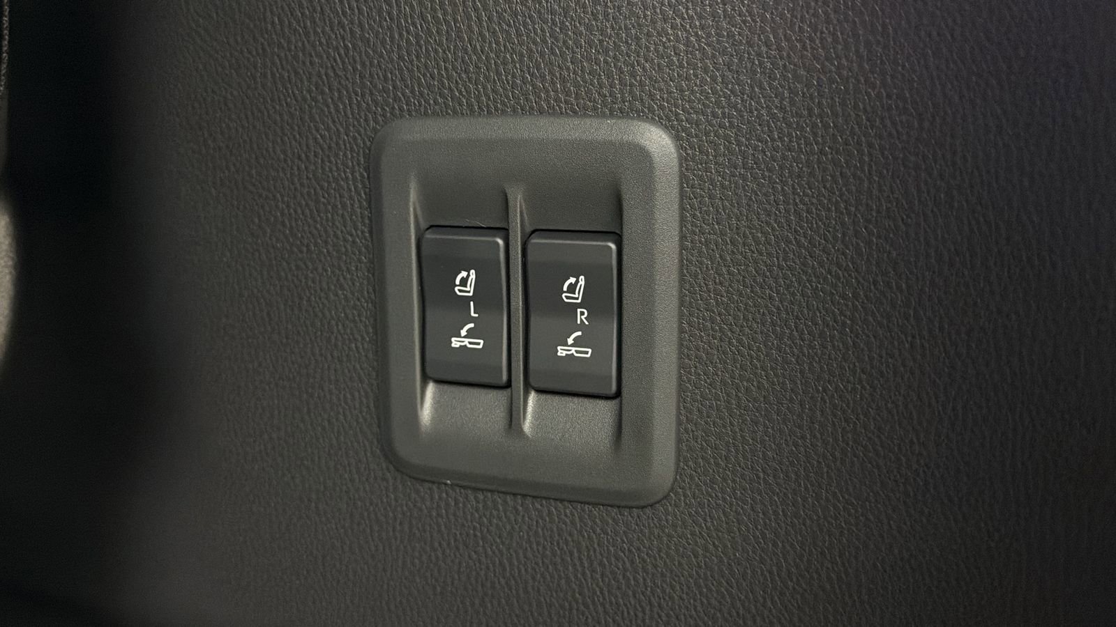 Used 2026 Lexus GX 550 w/ Accessory Package (2T) image 19