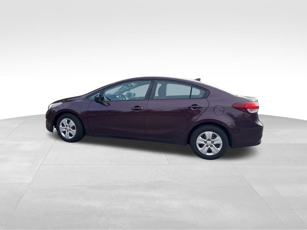 Used 2017 Kia Forte LX image 7