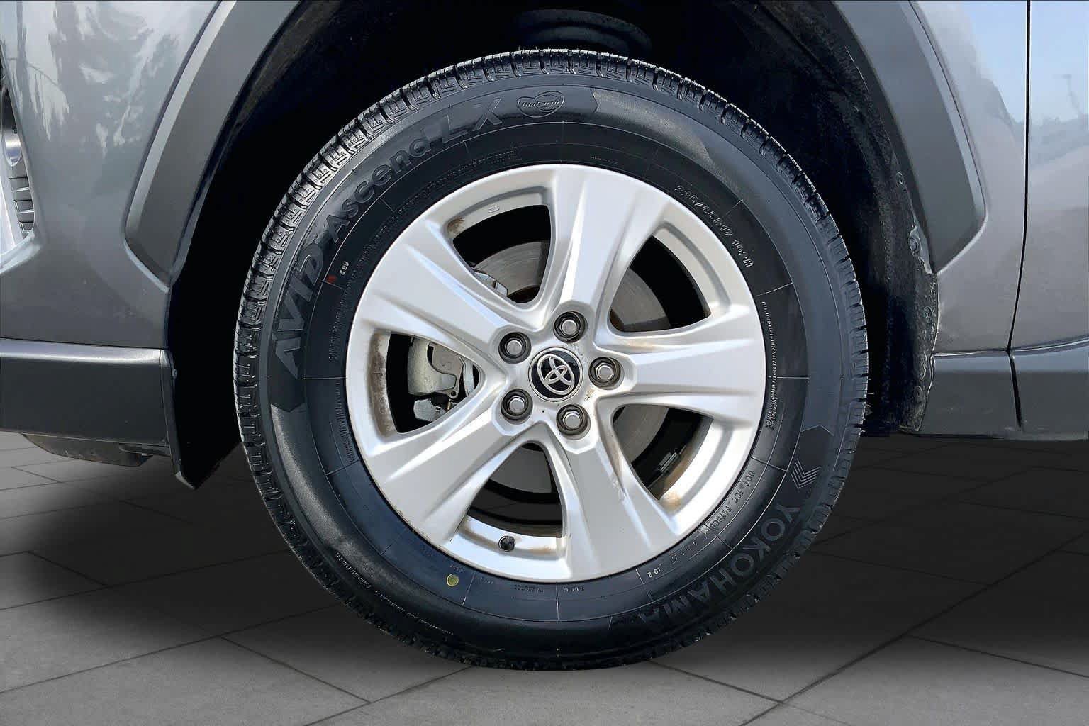 Used 2021 Toyota RAV4 XLE FWD image 11