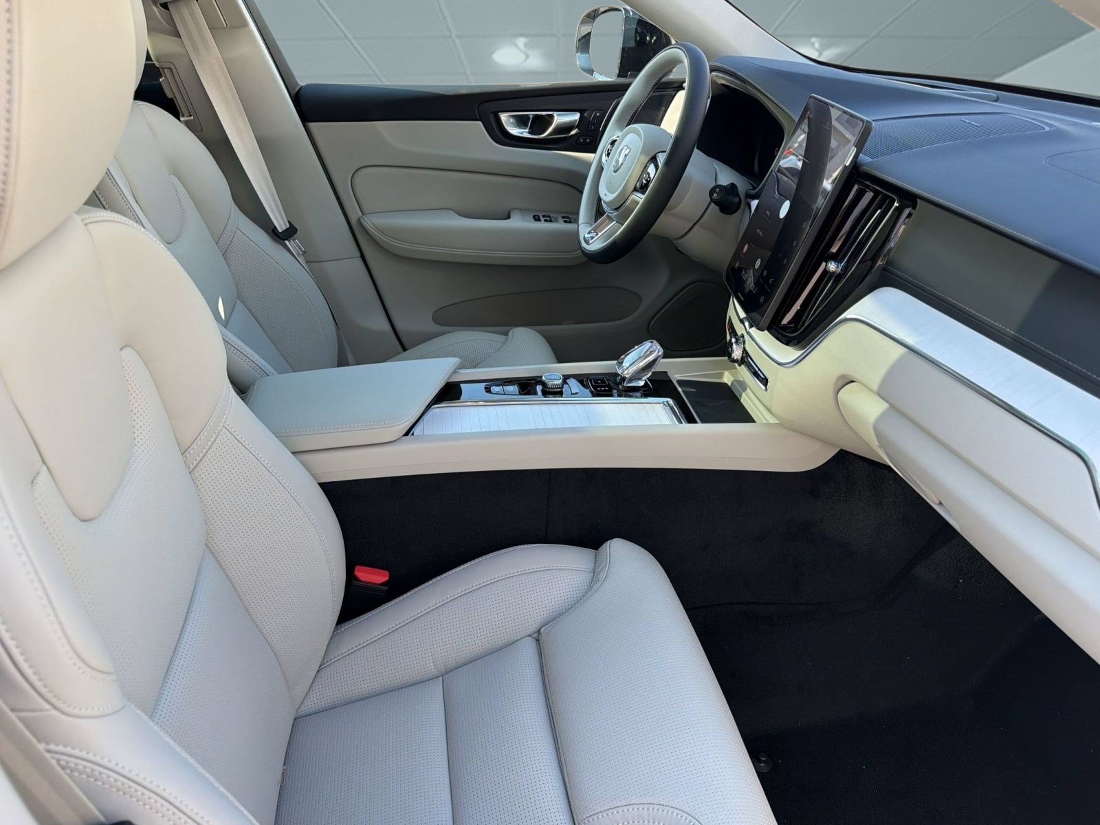 New 2026 Volvo XC60 B5 Ultra w/ Protection Package Premier AWD/4WD image 25