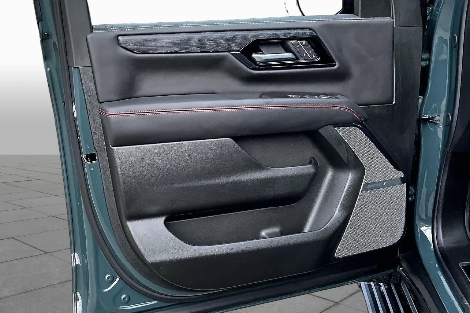 Used 2026 GMC Yukon XL AT4 Ultimate w/ LPO, Floor Liner Package AWD/4WD image 24