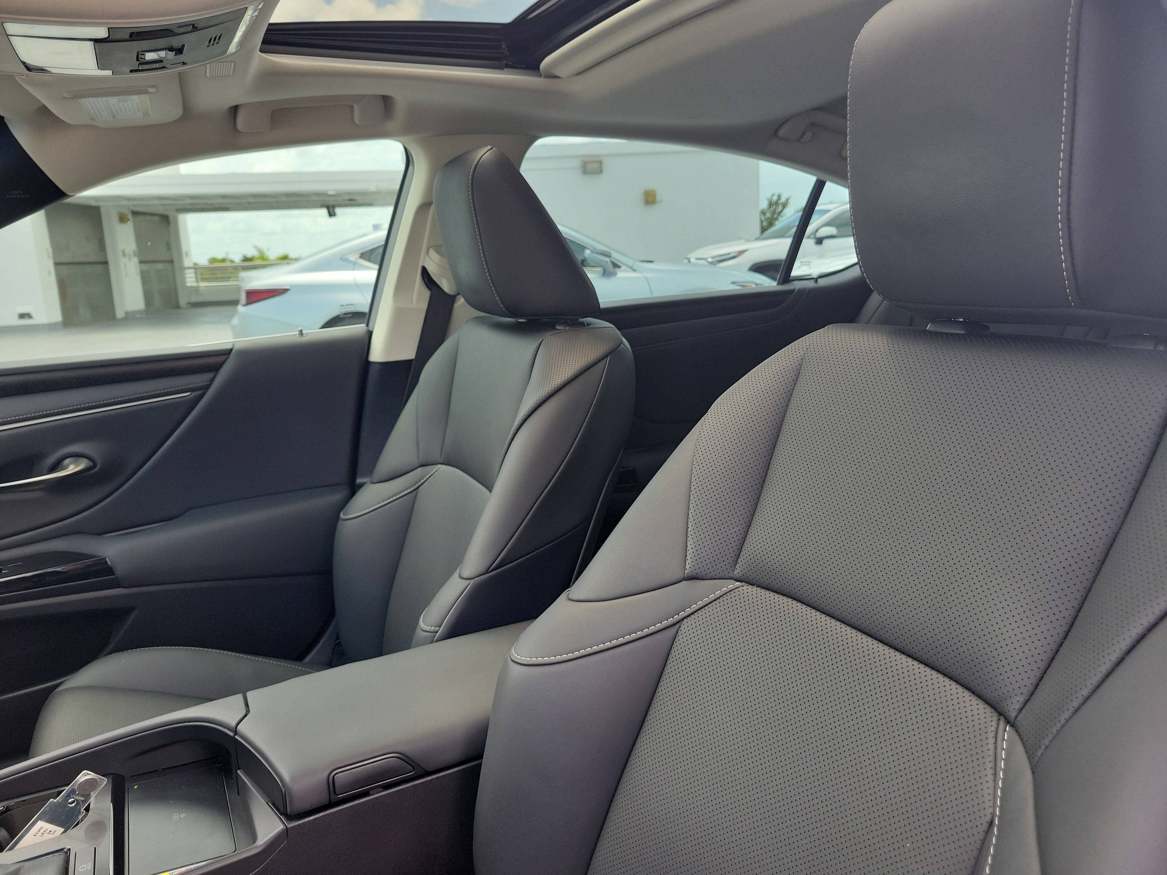 Used 2024 Lexus ES 350 w/ Premium Package FWD image 20