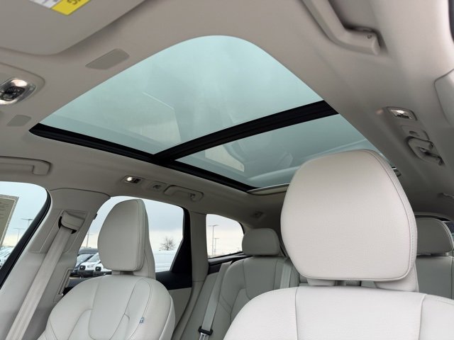 Used 2021 Volvo XC60 T5 Momentum w/ Climate Package image 19