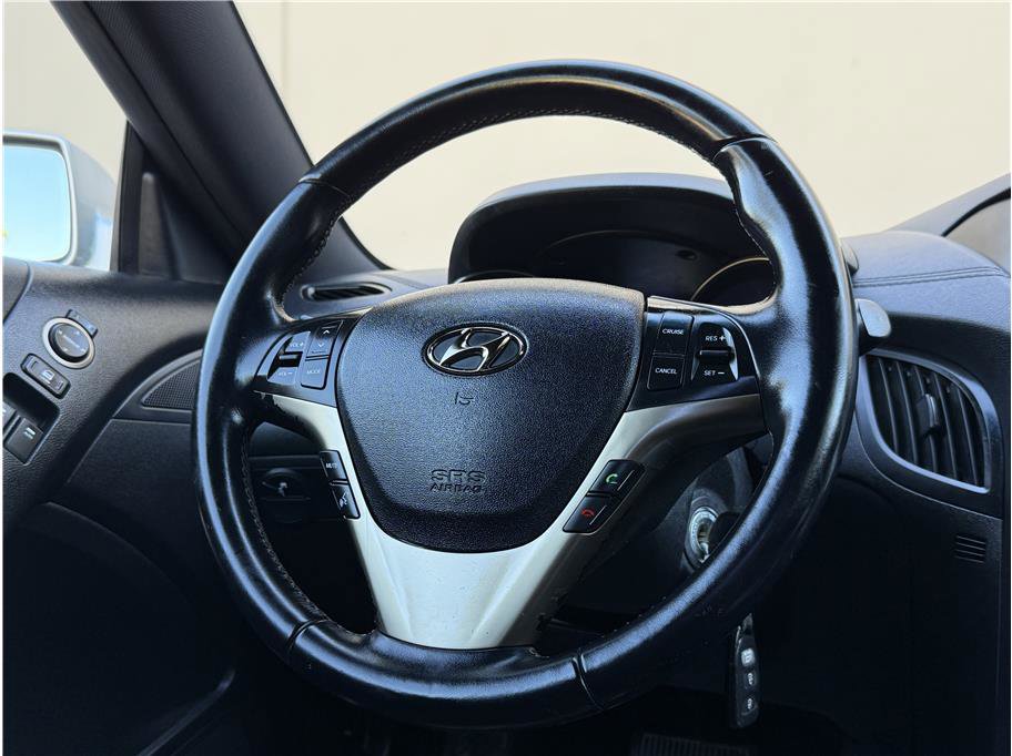 Used 2013 Hyundai Genesis 2.0T image 9