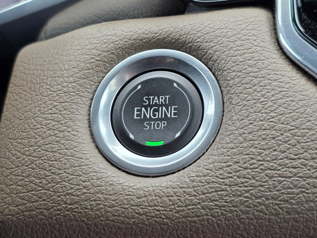 Used 2024 GMC Canyon Denali image 21