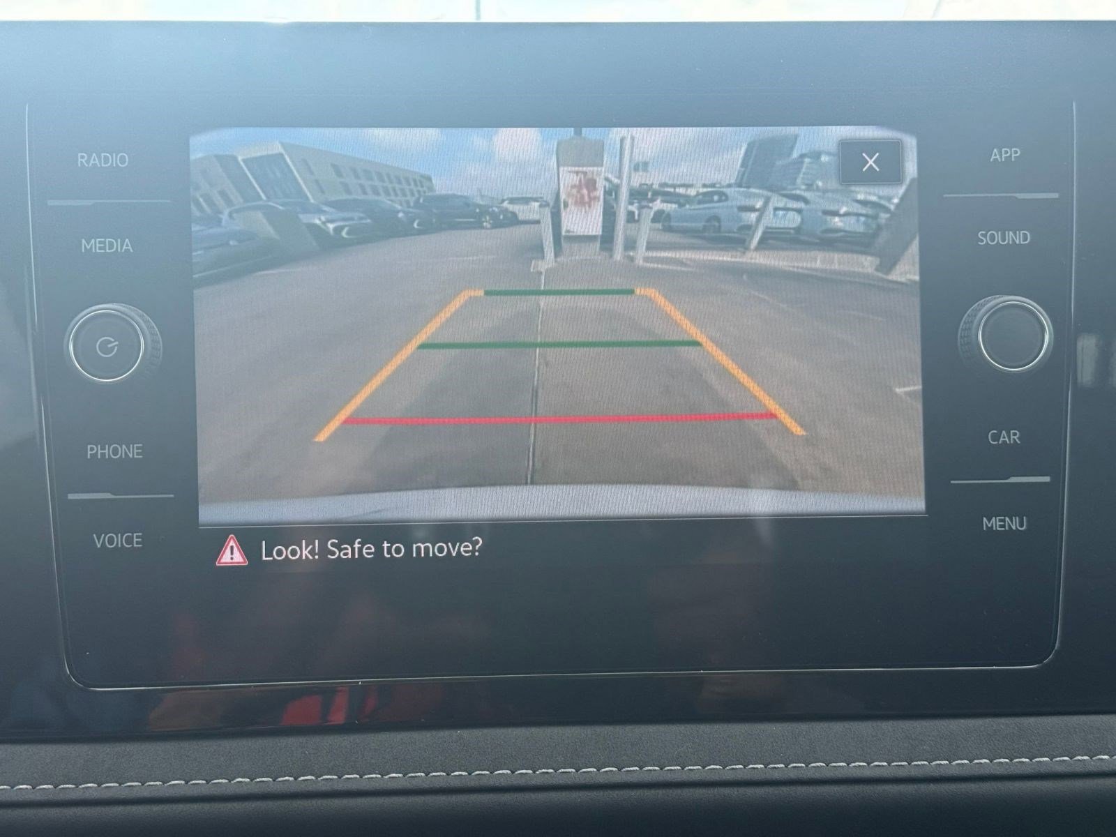 New 2026 Volkswagen Taos SE image 25