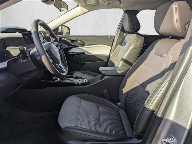 Used 2024 Chevrolet Trax LT w/ LT Convenience Package image 16