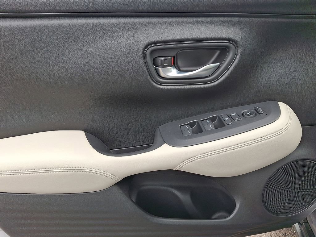 Used 2023 Honda HR-V LX image 12