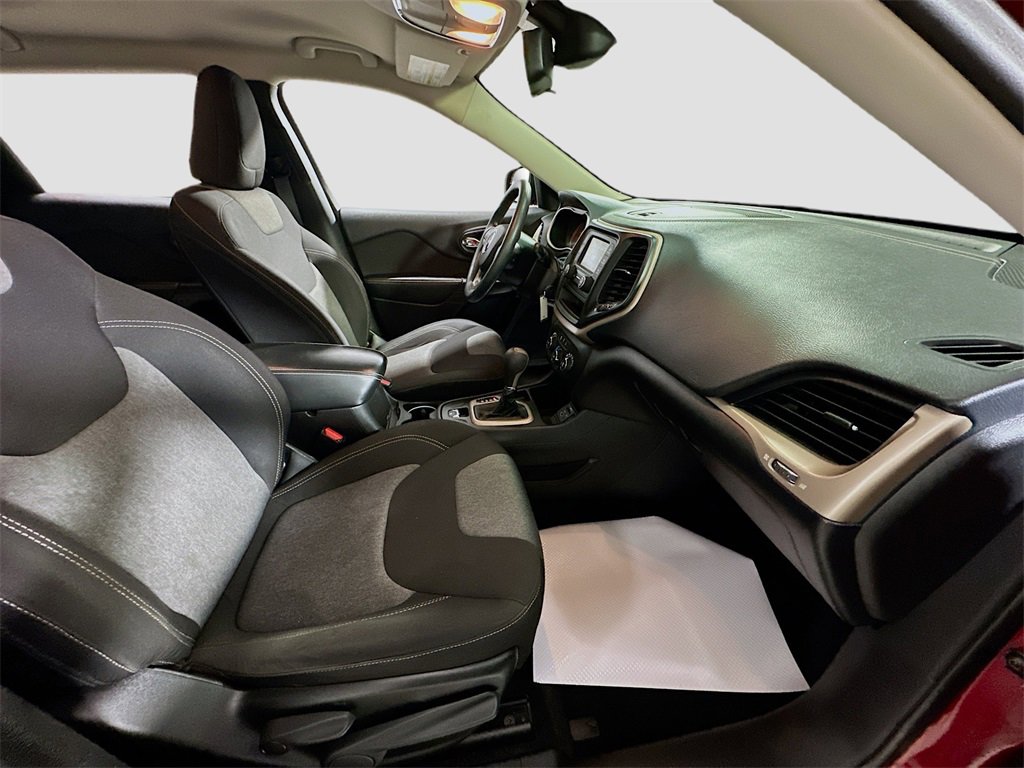 Used 2014 Jeep Cherokee Sport image 25