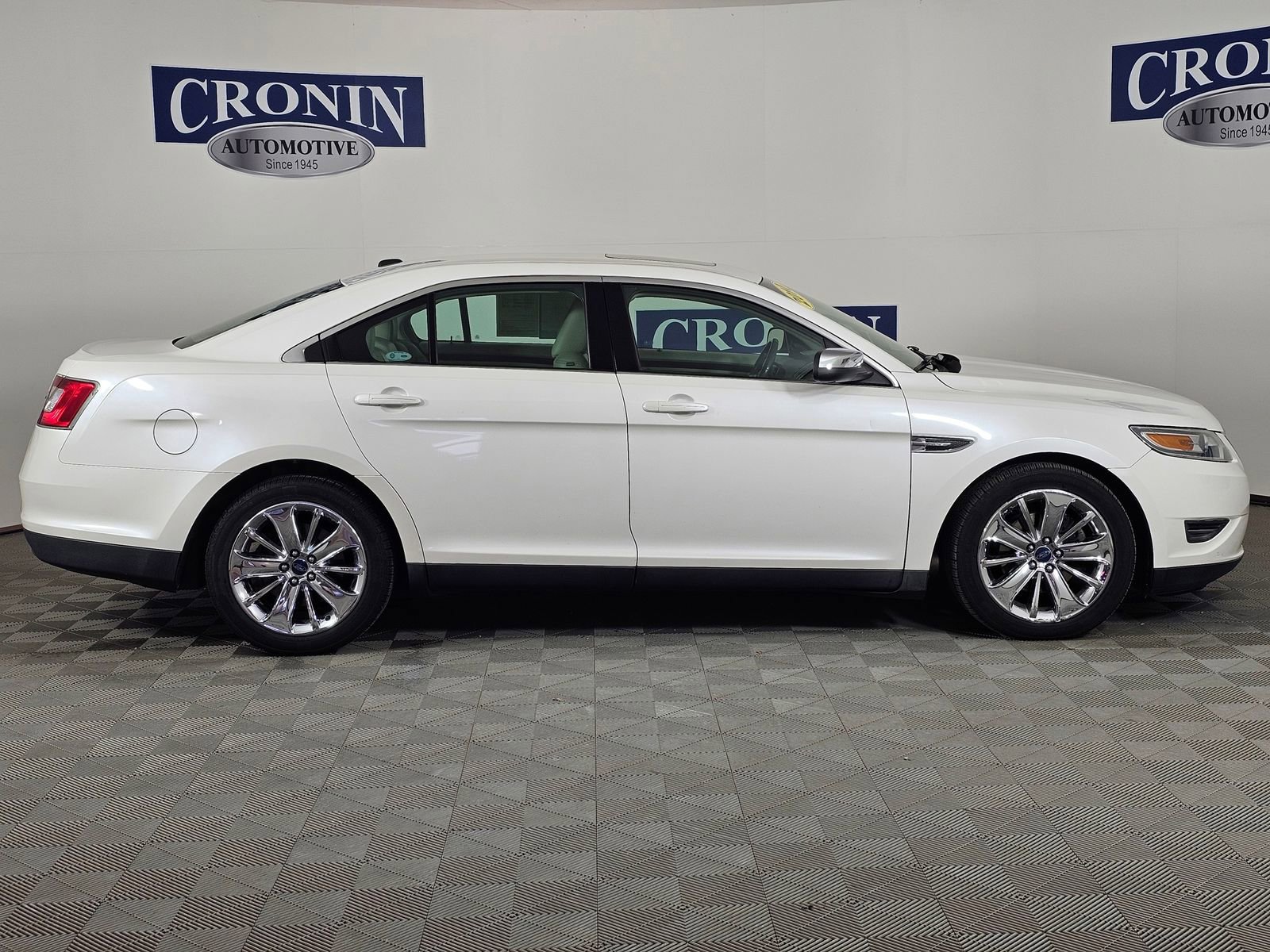 Used 2010 Ford Taurus Limited image 7