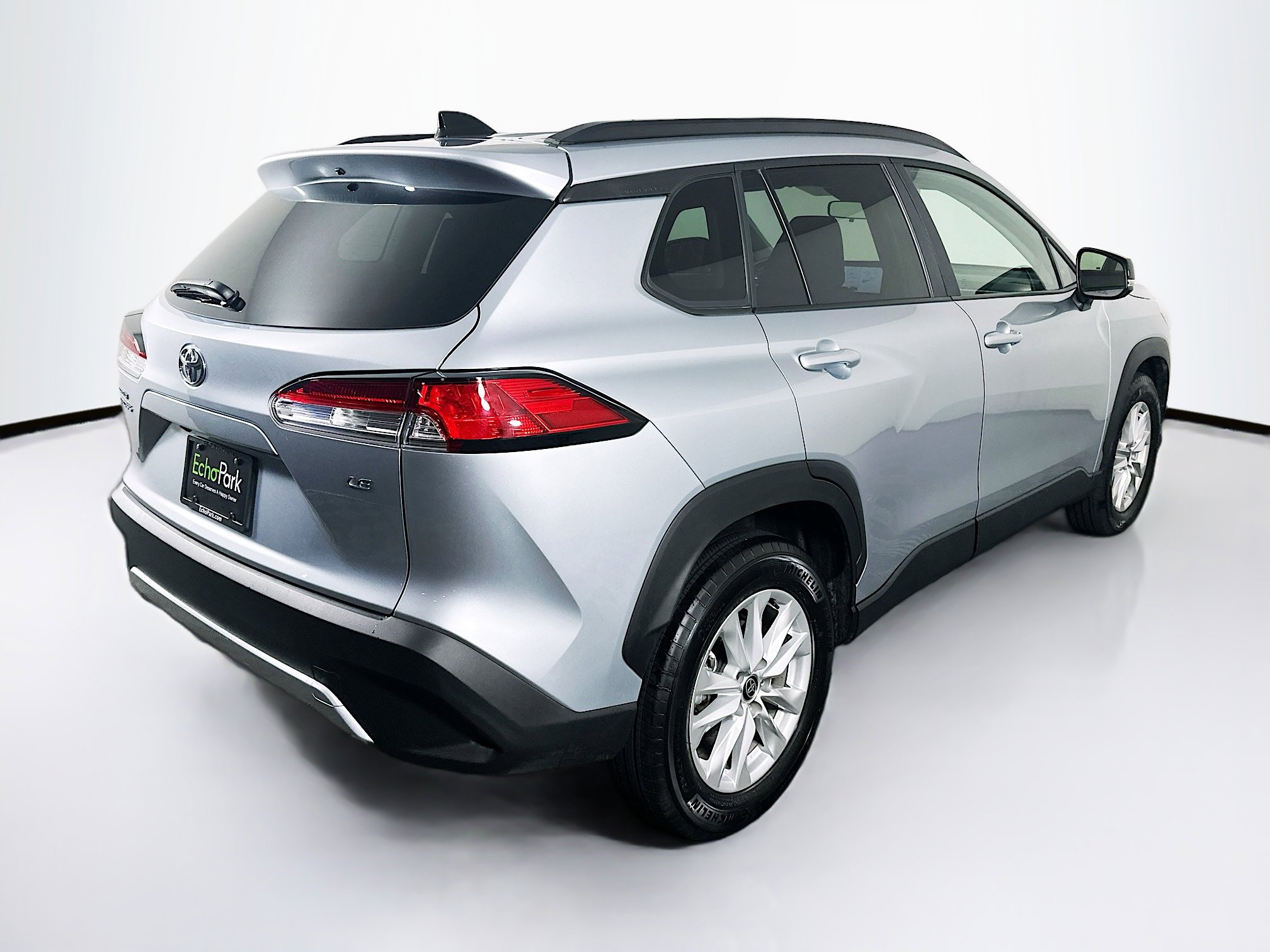 Used 2025 Toyota Corolla Cross LE image 9