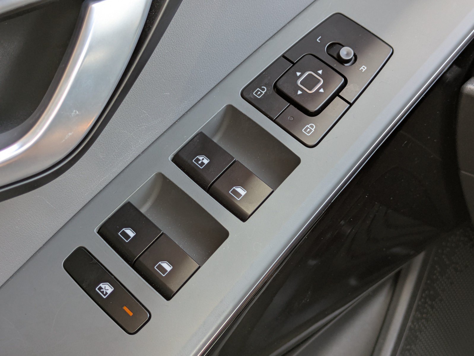 Certified 2023 Kia Niro EX FWD image 18