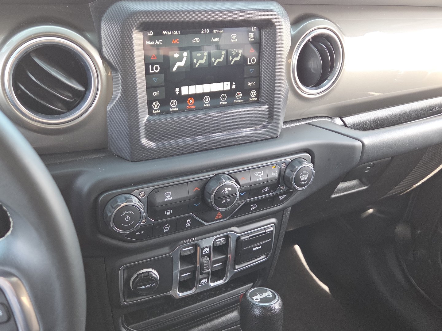Used 2018 Jeep Wrangler Unlimited Sahara AWD/4WD image 25