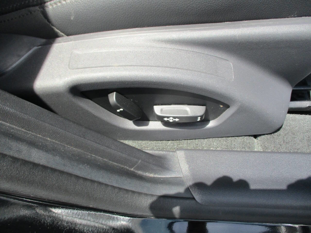 Used 2015 Volvo S60 T5 Premier w/ Convenience Package image 30