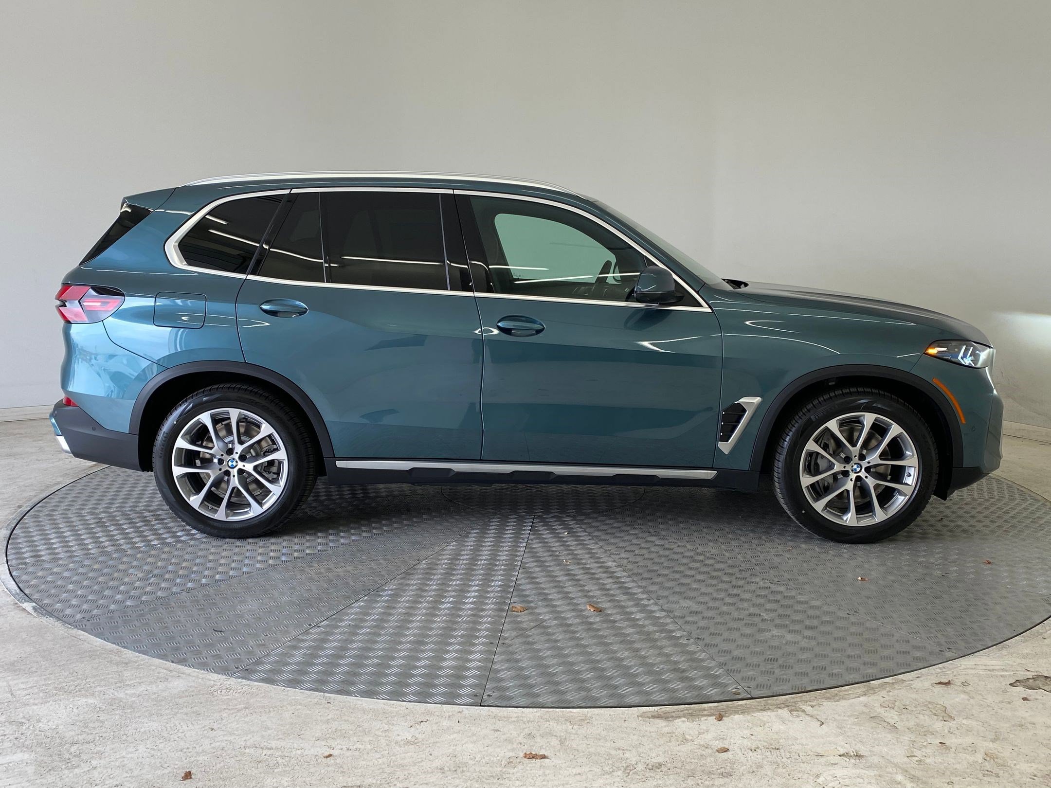 New 2026 BMW X5 xDrive50e w/ Premium Package image 8