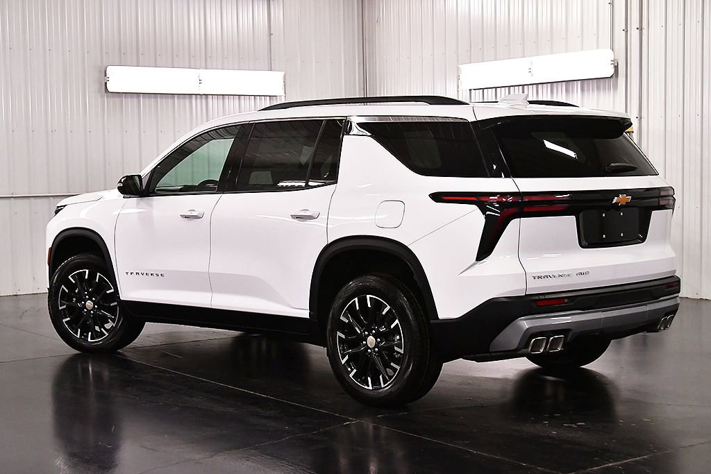 New 2026 Chevrolet Traverse LT w/ Sun and Wheel Package AWD/4WD image 5