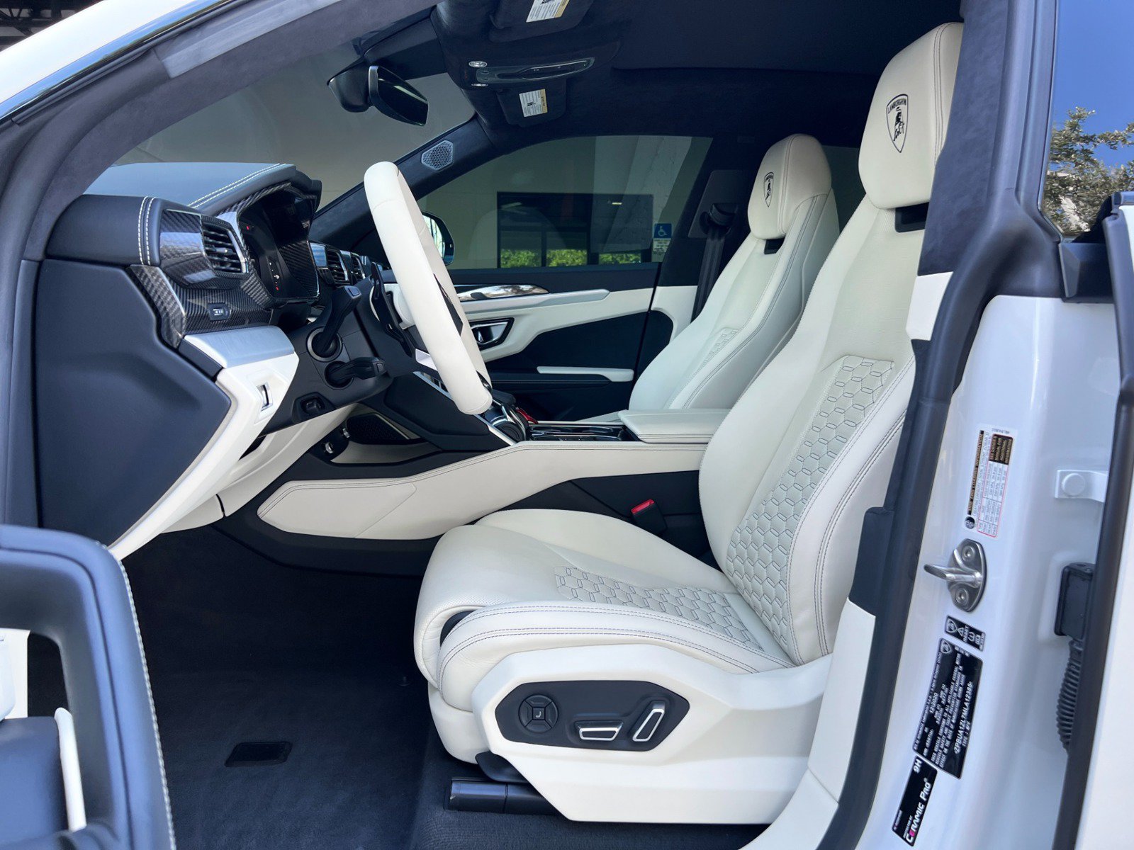 Used 2021 Lamborghini Urus AWD/4WD image 13