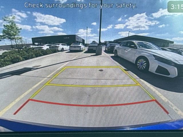 Used 2024 Hyundai Elantra SE image 32