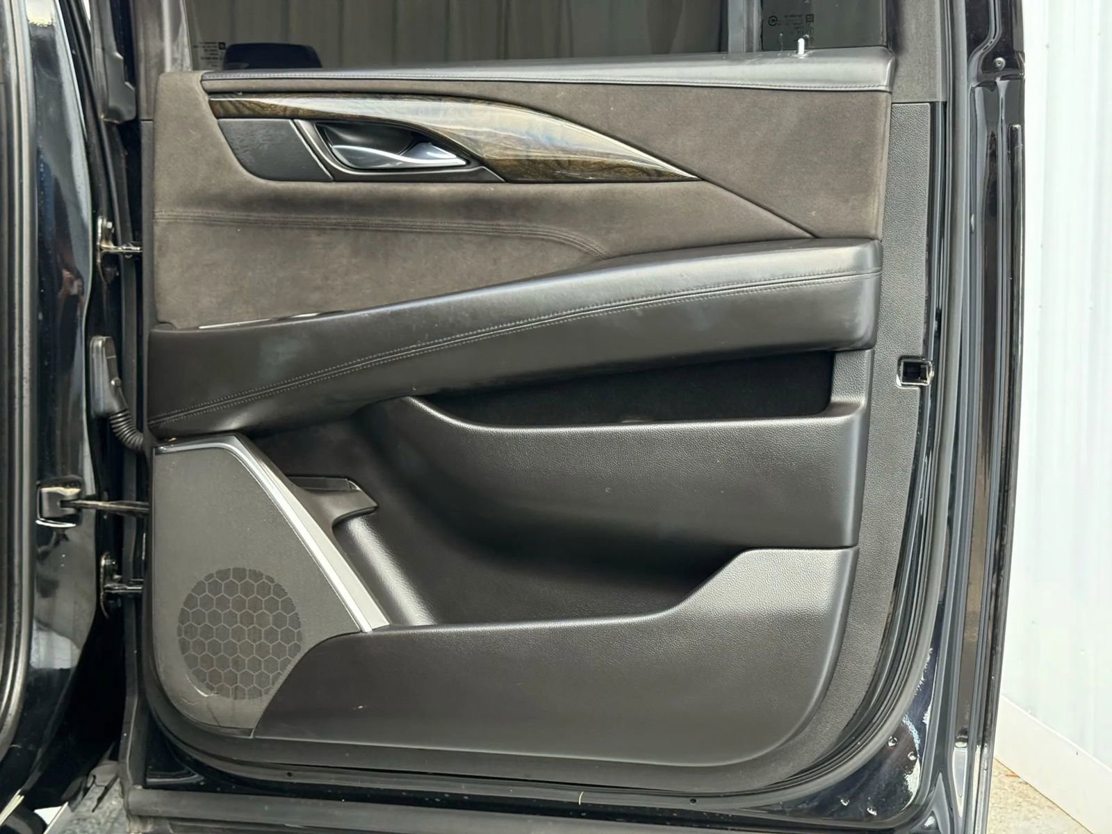 Used 2015 Cadillac Escalade ESV Platinum image 23