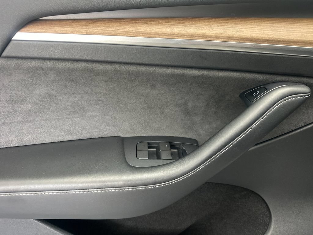 Used 2023 Tesla Model Y Performance AWD/4WD image 10