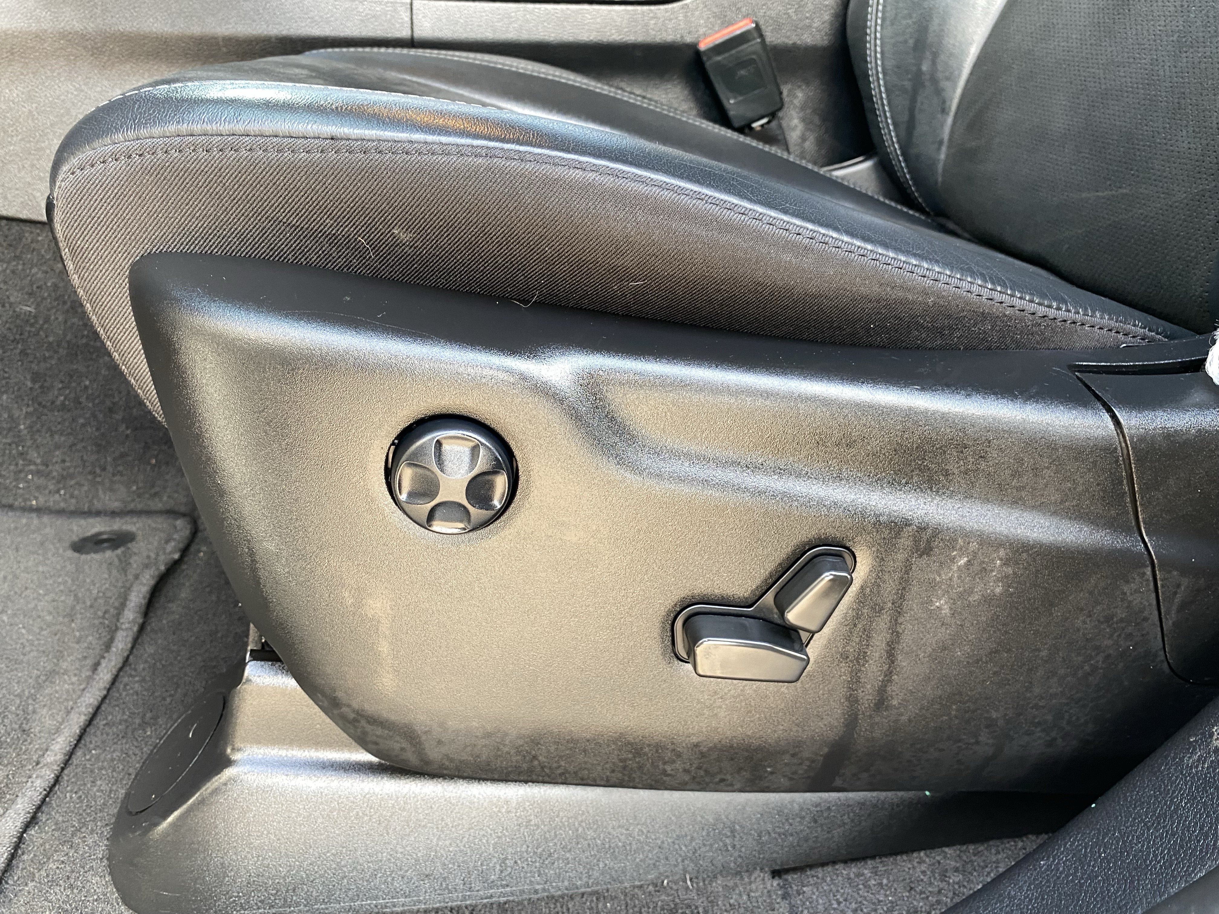 Used 2022 Dodge Durango GT RWD image 25