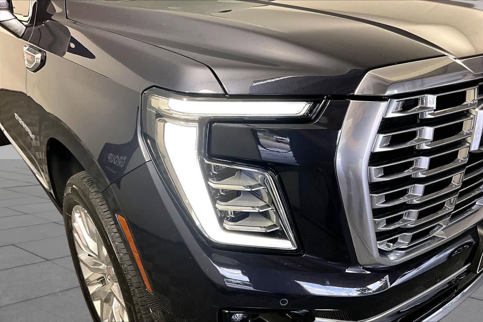 Used 2025 GMC Yukon XL Denali w/ Sun & Power Step Package AWD/4WD image 27