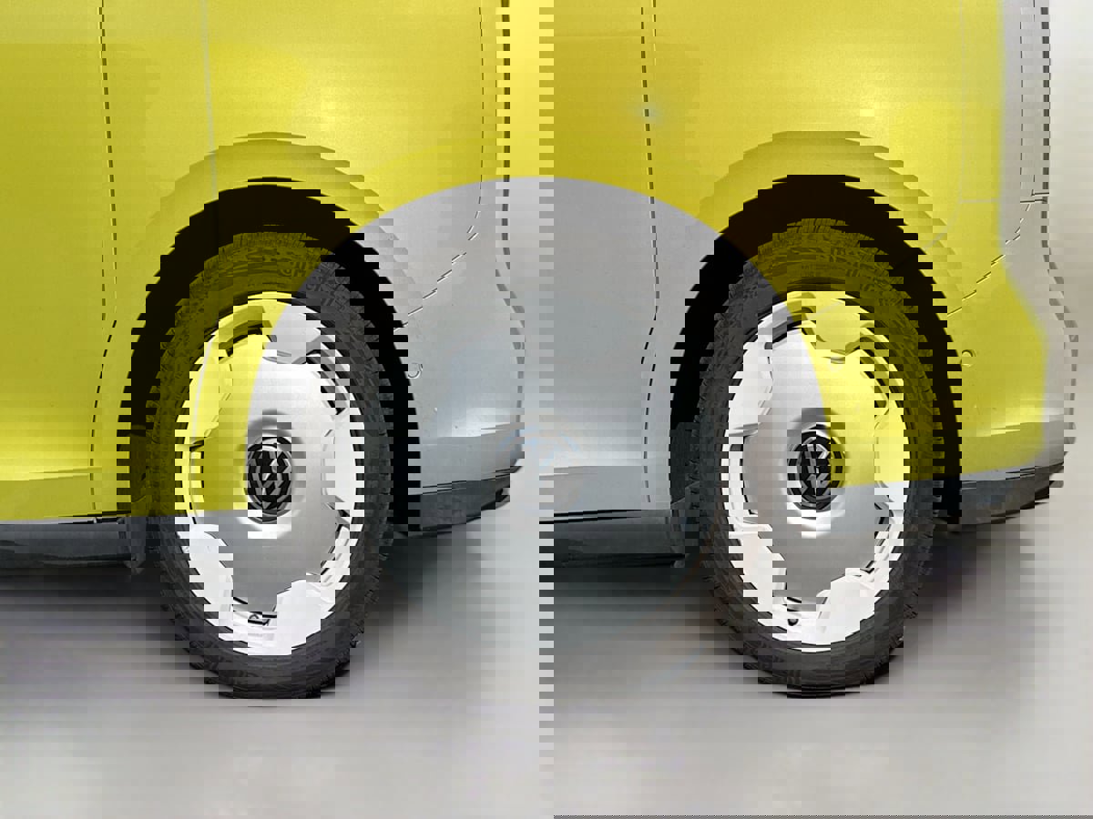 Used 2025 Volkswagen ID. Buzz 1st Edition image 34