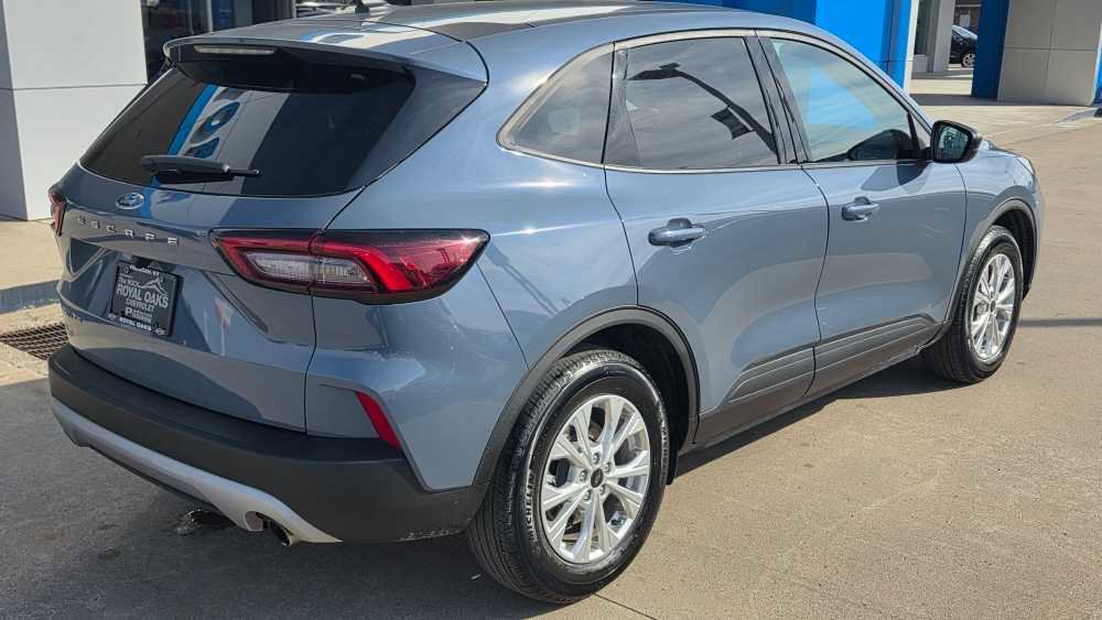 Used 2025 Ford Escape Active image 8