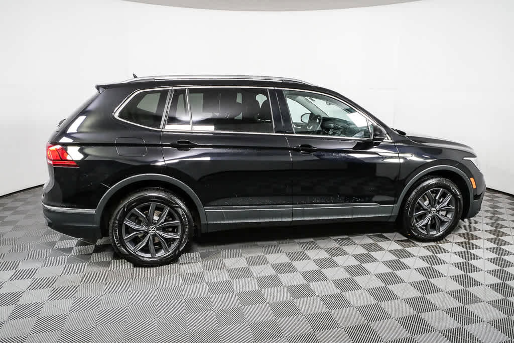 Certified 2023 Volkswagen Tiguan SE FWD image 3