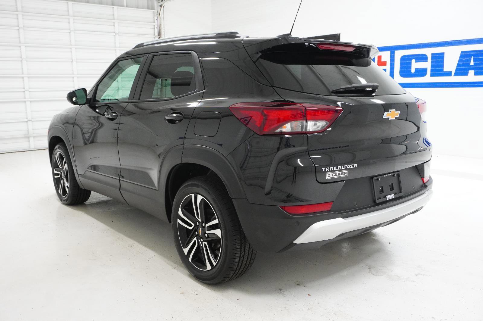 Used 2026 Chevrolet TrailBlazer LT w/ Driver Confidence Package image 9