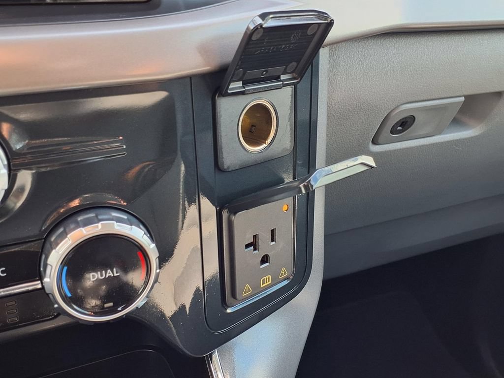 Used 2025 Ford F150 Lightning XLT AWD/4WD image 14