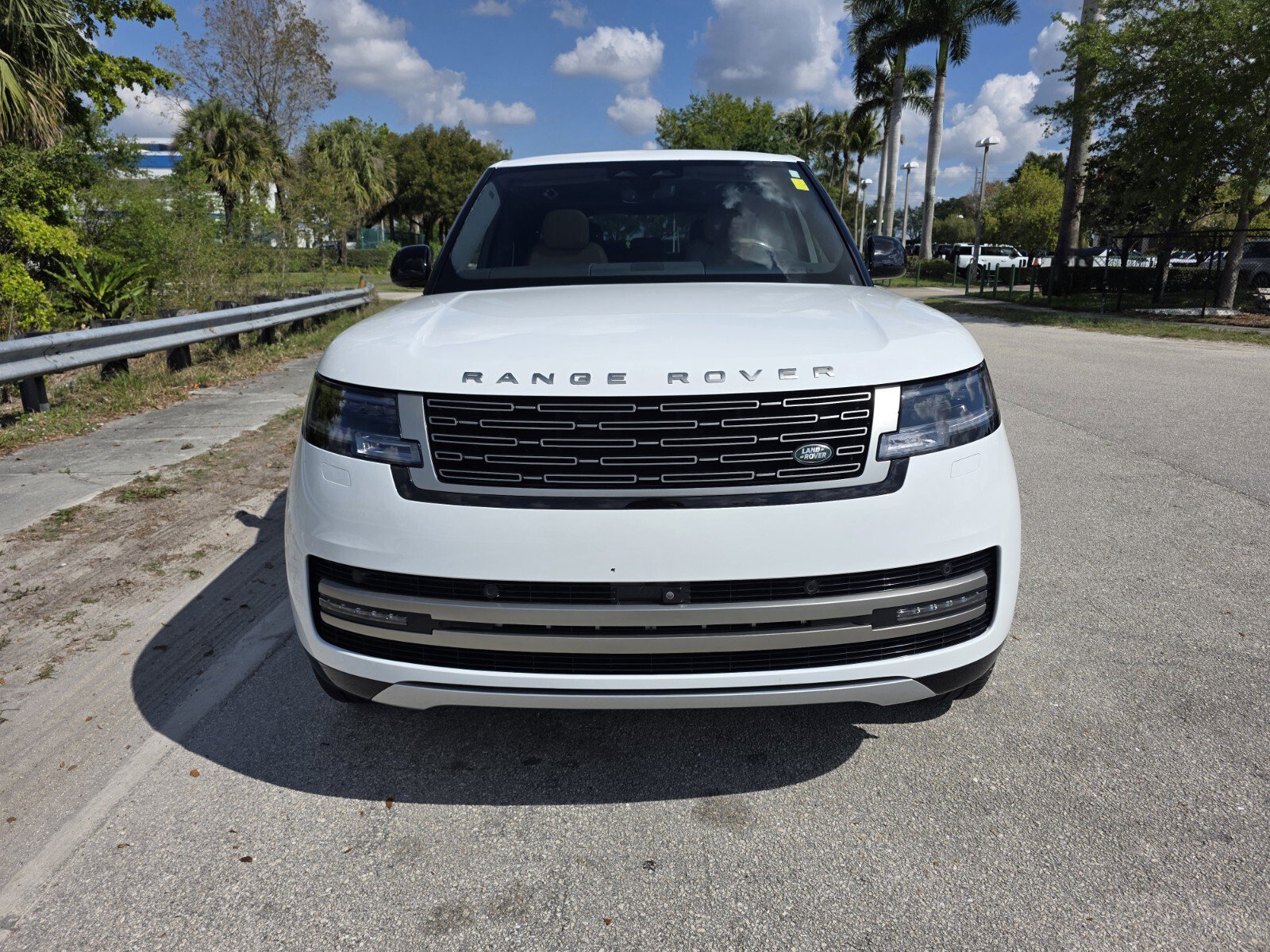 Used 2024 Land Rover Range Rover Long Wheelbase SE image 8