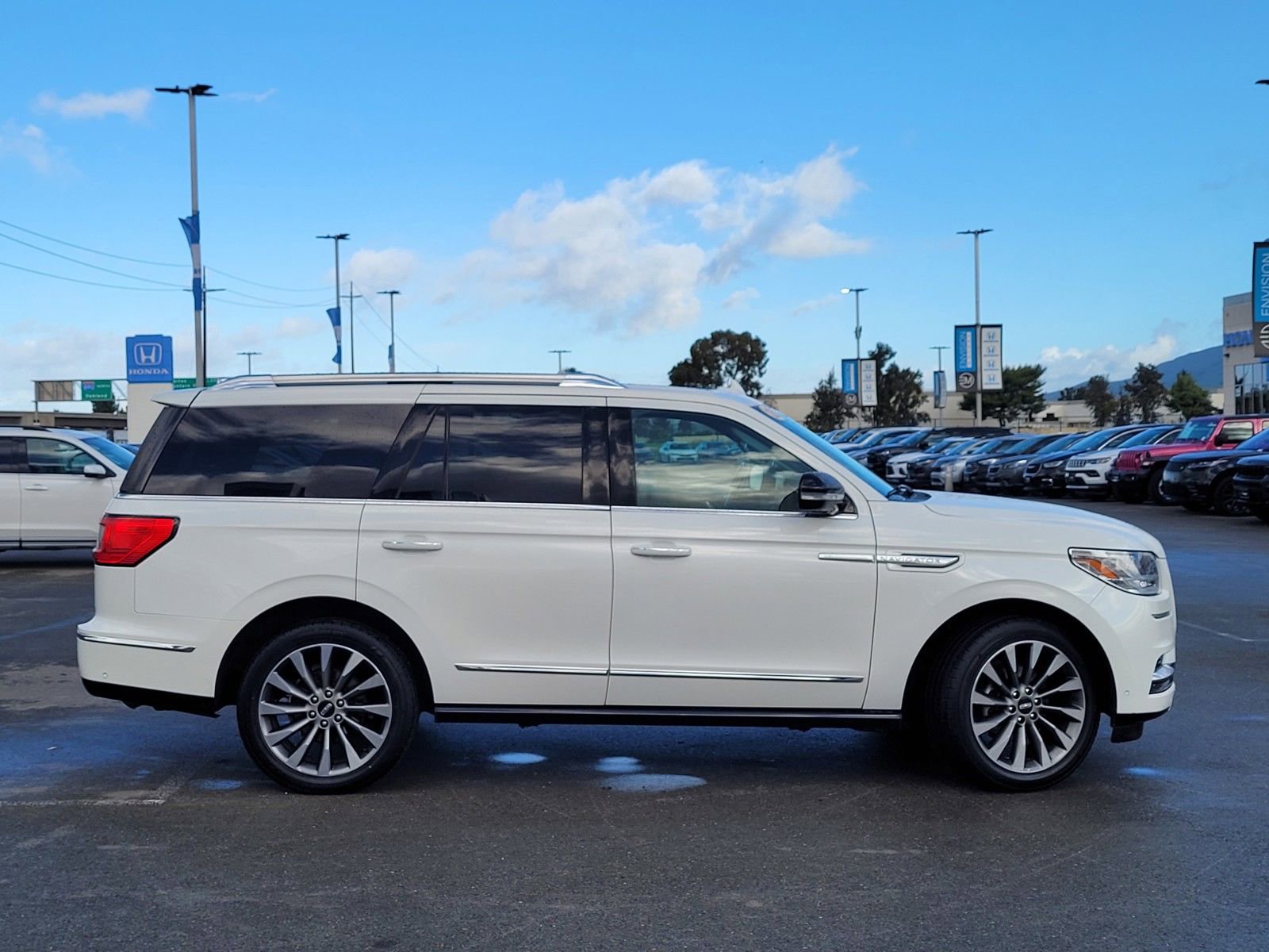 Used 2020 Lincoln Navigator Reserve image 4