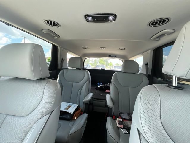 Used 2024 Hyundai Palisade SEL w/ Premium Package FWD image 15