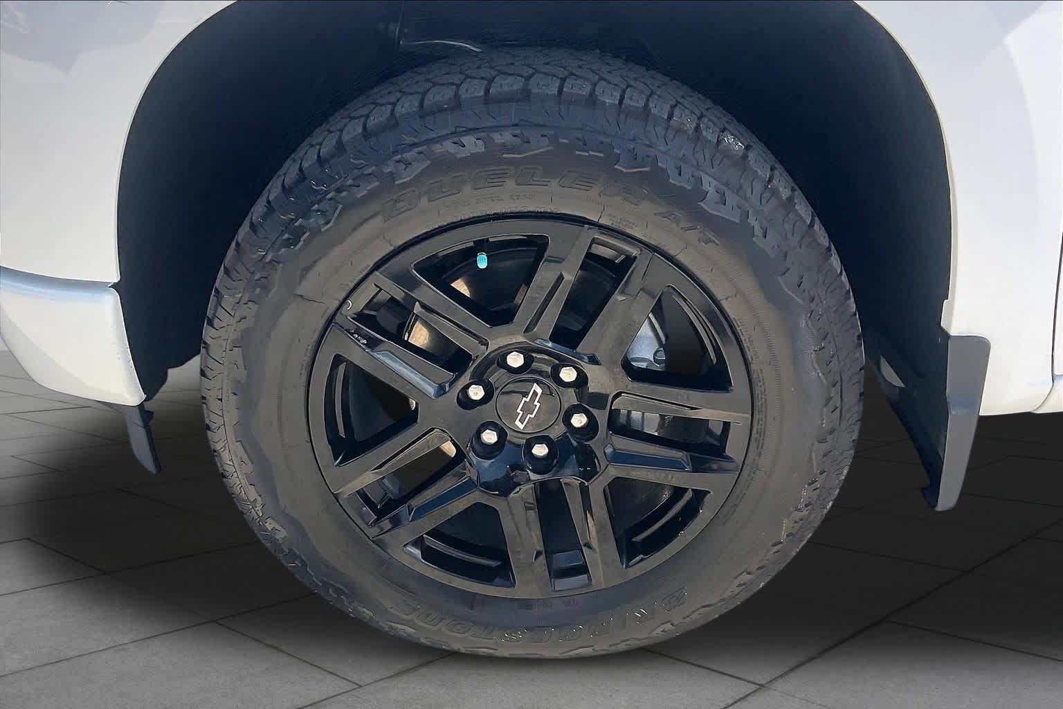 Used 2025 Chevrolet Silverado 1500 Custom w/ Turbomax Blackout Package RWD image 11
