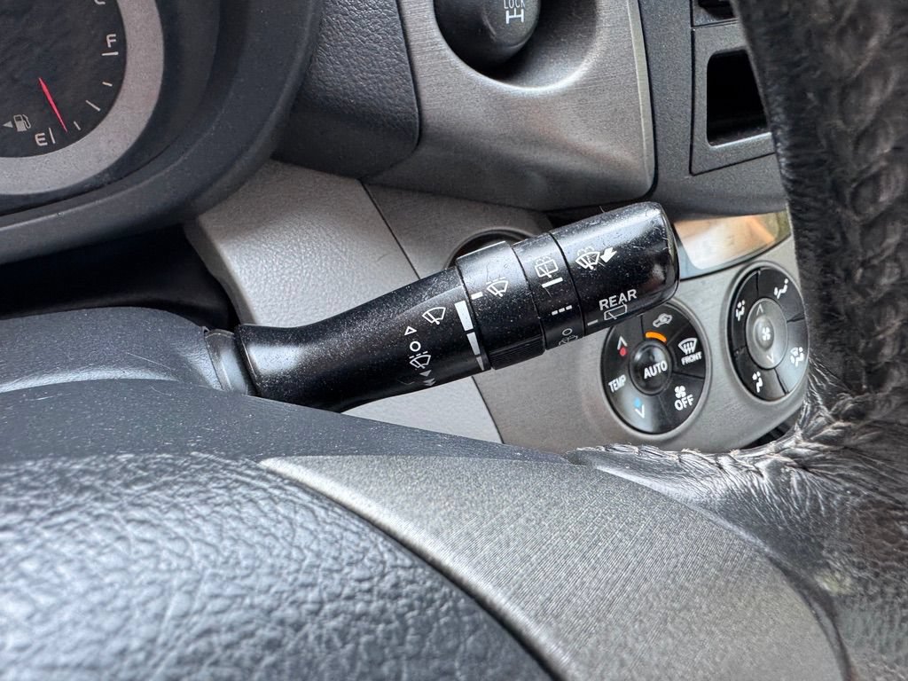 Used 2011 Toyota RAV4 Limited AWD/4WD image 34