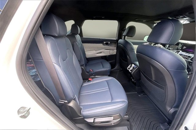 Used 2023 Kia Sorento SX Prestige image 25