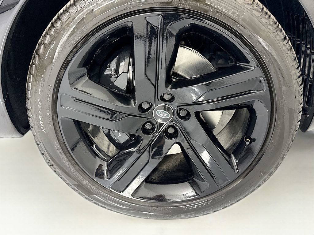 Used 2023 Land Rover Discovery Metropolitan Edition image 34