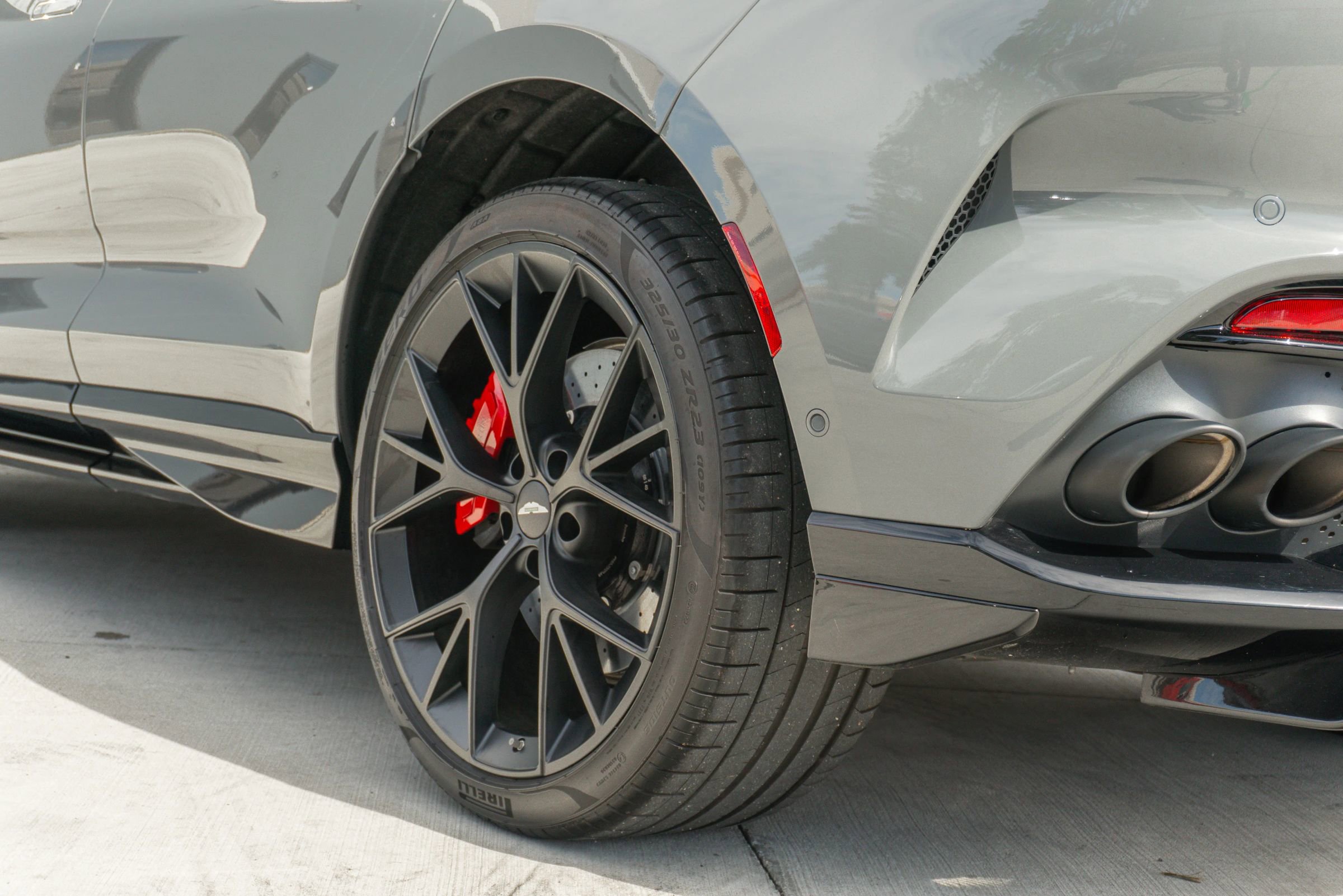 Used 2025 Aston Martin DBX 707 image 45