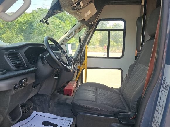 Used 2022 Ford Transit 350 DRW RWD image 4